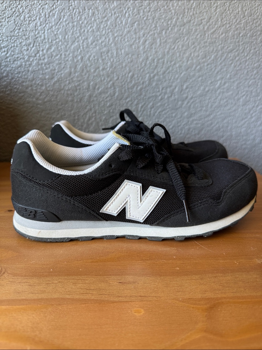 New Balance Black Sneakers youth size 6 women’s 7.5